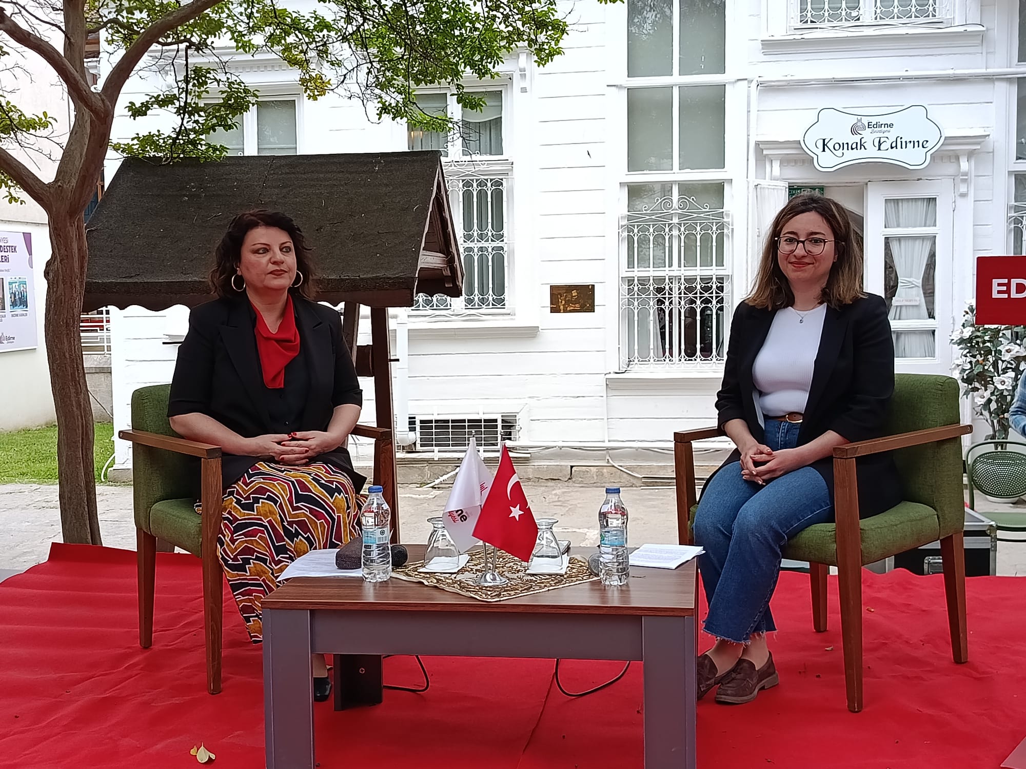 Edirne Belediyesi ve Edirne Barosu Aile, Kadın ve Çocuk Hakları Komisyonu iş birliğiyle bugün Konak Edirne’de anlamlı bir Anneler Günü etkinliği gerçekleştirildi.